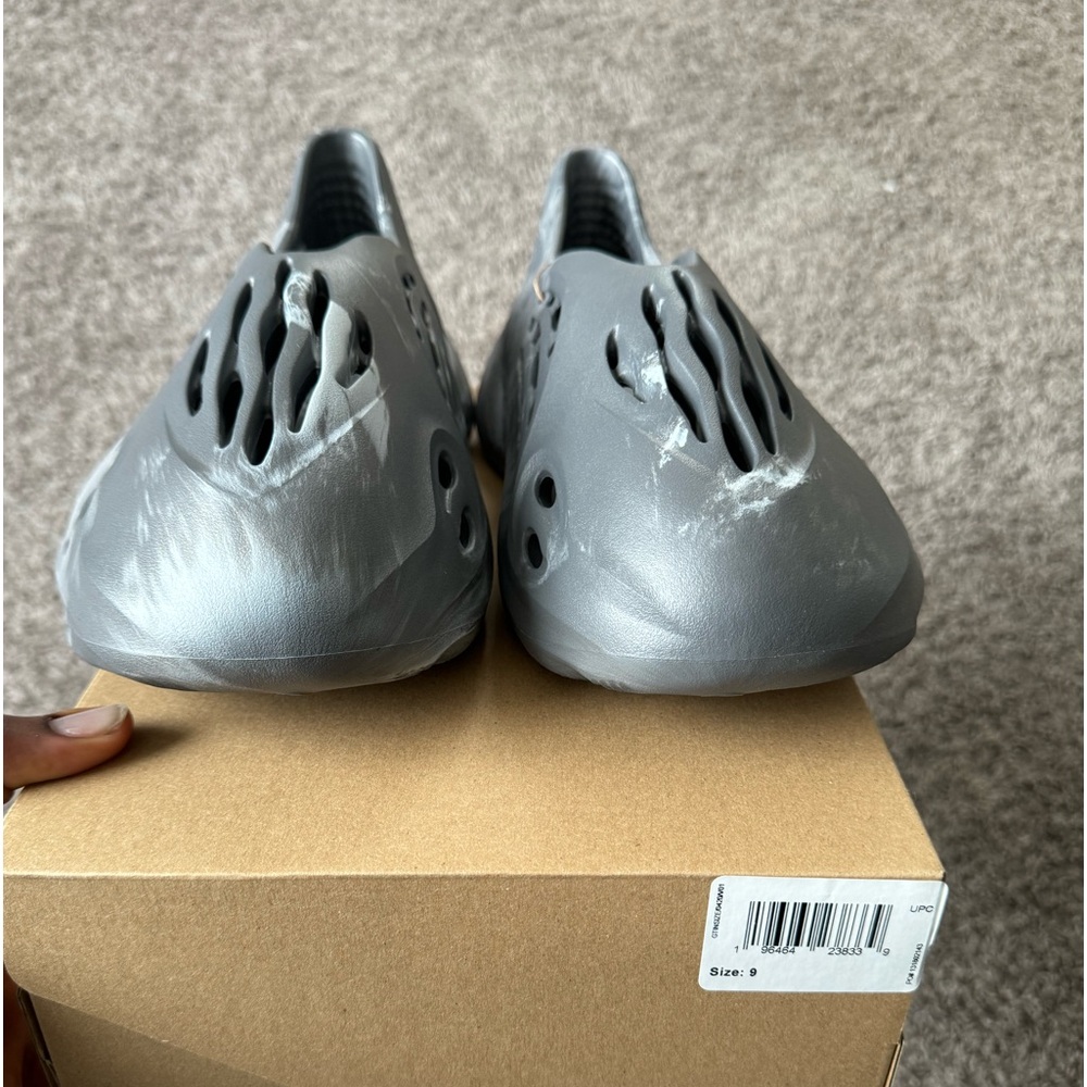 Yeezy Foam Runner “Graphite”